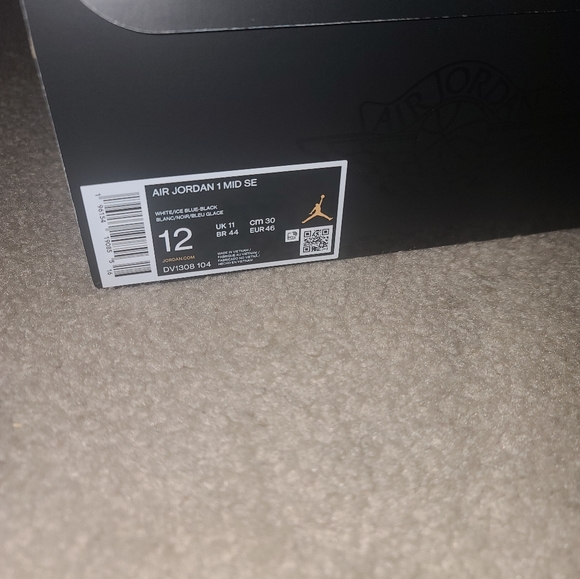 Air Jordan 1 Mid - Picture 8 of 12